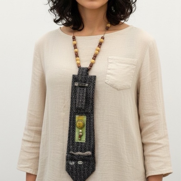 Upcycled Reworked Tie with Vintage Watch Steampunk Style - Picture 2 of 16